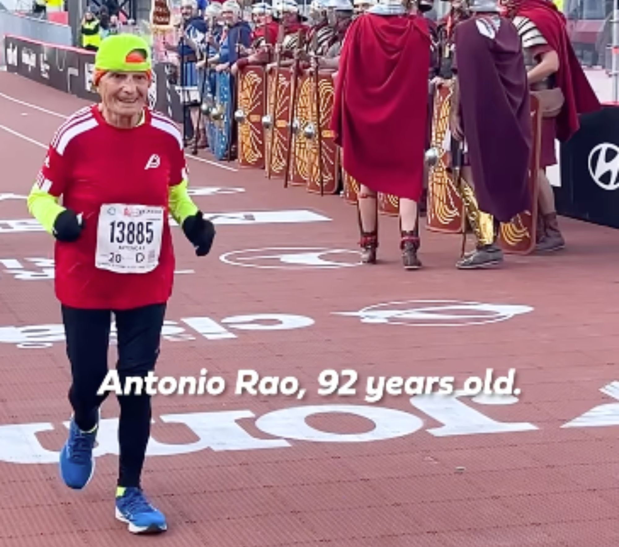 Completa la maratón de Roma con 92 años... ¡y mejora su marca! (Run Rome The Marathon)