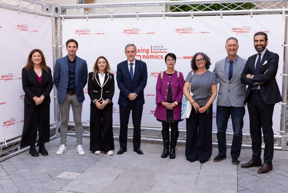 IA y nuevas tecnologías, claves para reducir la soledad en mayores y mejorar su independencia (Fundación MAPFRE) IA y nuevas tecnologías, claves para reducir la soledad en mayores y mejorar su independencia (Fundación MAPFRE)