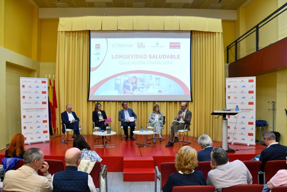 Expertos recomiendan a los mayores planificar financieramente su longevidad: "La clave es formarse". Foto: Agustín Millán Expertos recomiendan a los mayores planificar financieramente su longevidad: "La clave es formarse". Foto: Agustín Millán
