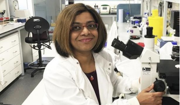 La Dra Shoba Amarnath en su laboratorio de la Universidad de Newcastle. (Foto cedida por la Universidad) La Dra Shoba Amarnath en su laboratorio de la Universidad de Newcastle. (Foto cedida por la Universidad)