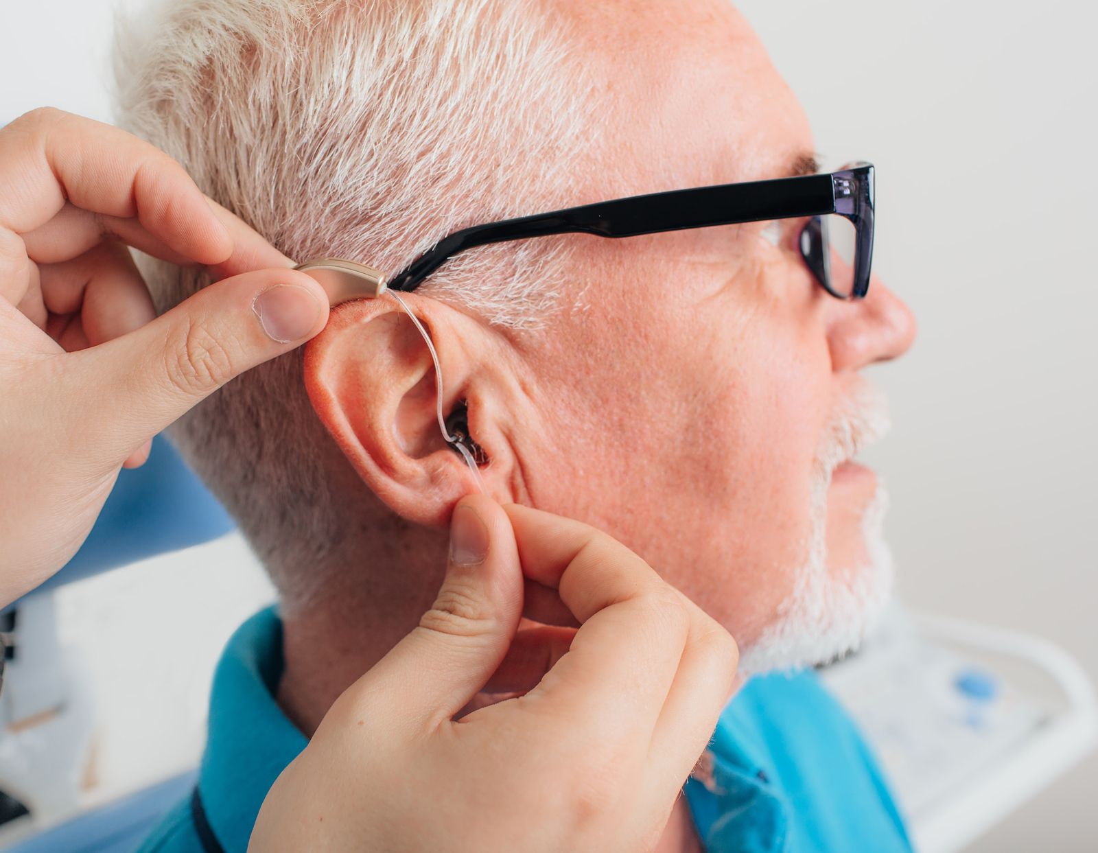 Causas del deterioro auditivo en mayores y qué se puede hacer para prevenirlas