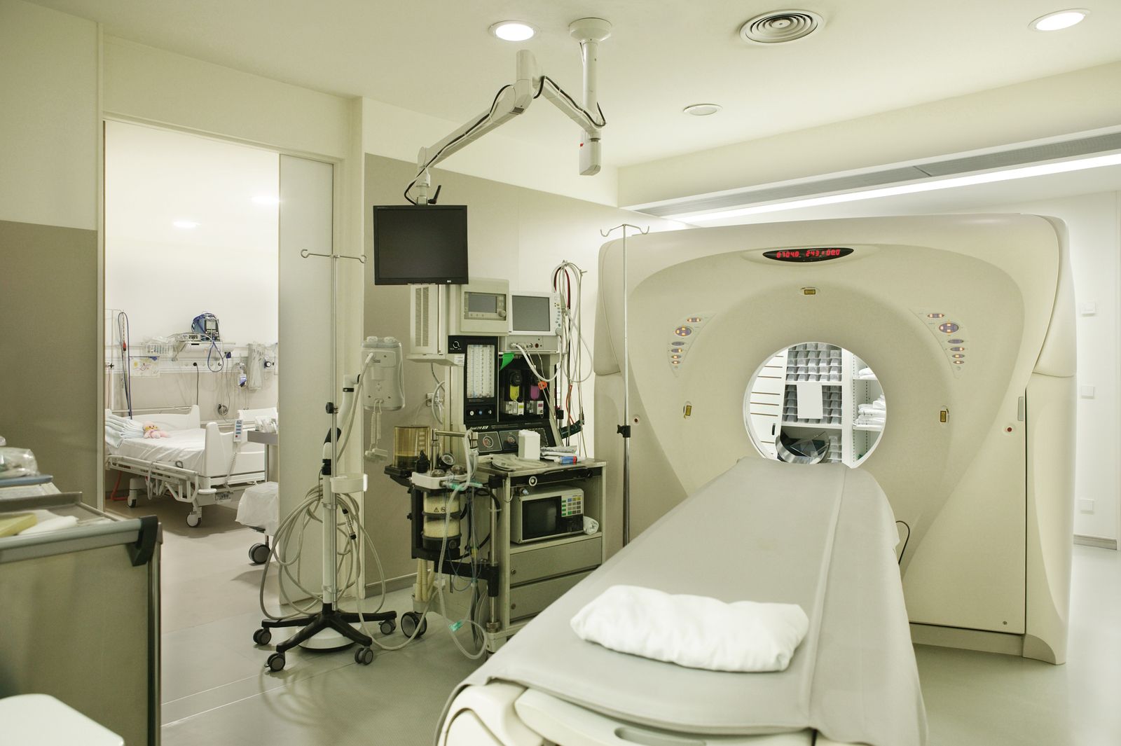 La mitad del equipamiento de los hospitales españoles está obsoleto, según un estudio
