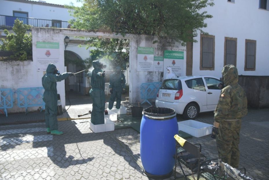 militares unidad descontaminacion desinfectan residencia ancianos