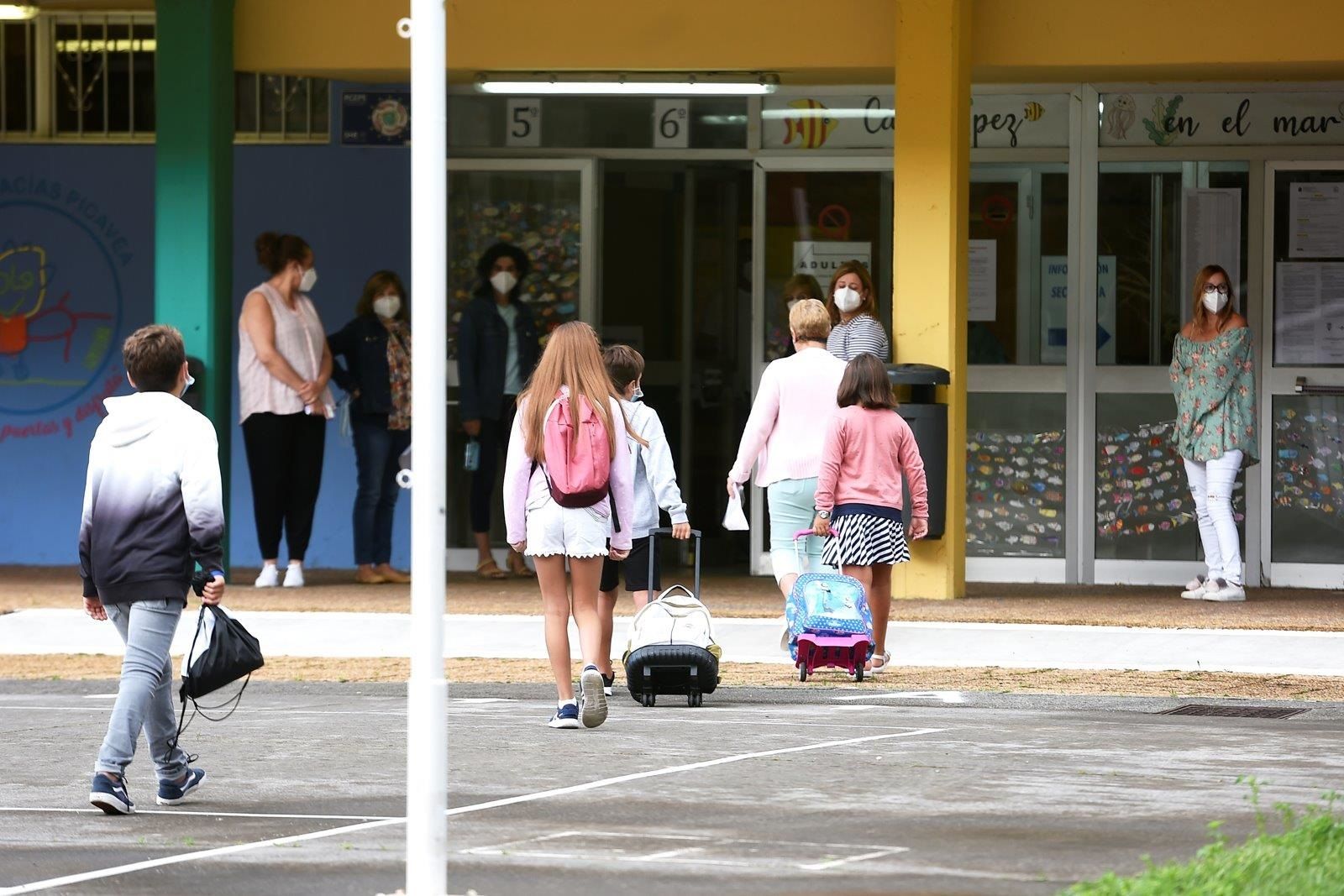 Los mayores ven necesario abrir las aulas y piden que se garantice la salud de profesores y alumnos