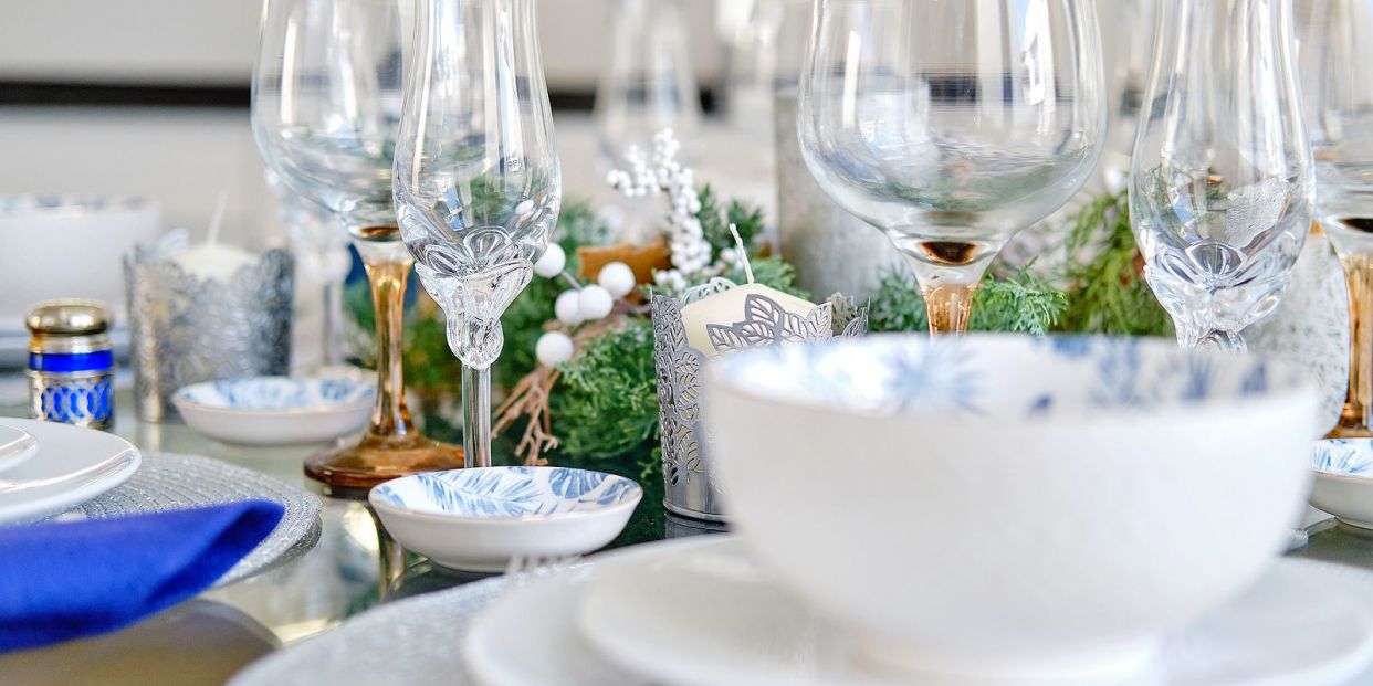 https://www.65ymas.com/uploads/s1/49/61/67/bigstock-christmas-dinner-and-new-year-396477581_5_1242x621.jpeg