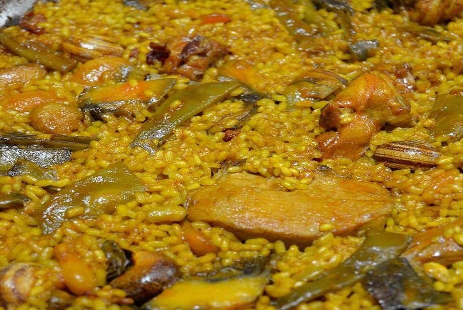 Los 10 errores imperdonables que cometes al hacer una paella valenciana