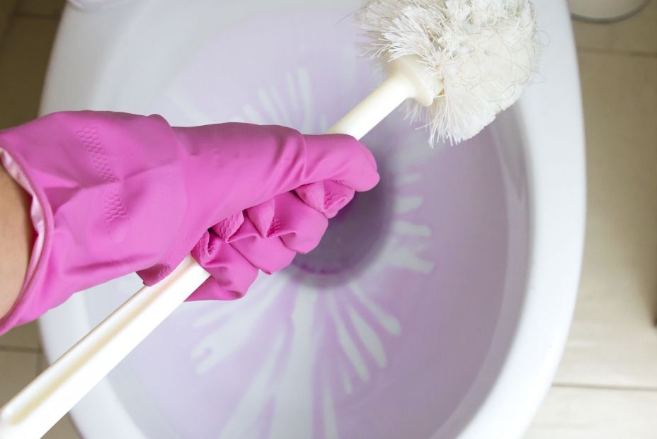 Los baños de los hombres acumulan muchas más bacterias y hongos que los de las mujeres Foto: bigstock