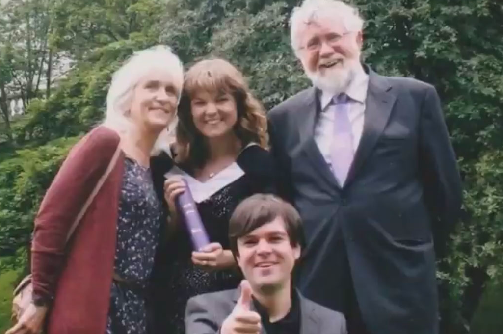 Jo Cameron y su familia