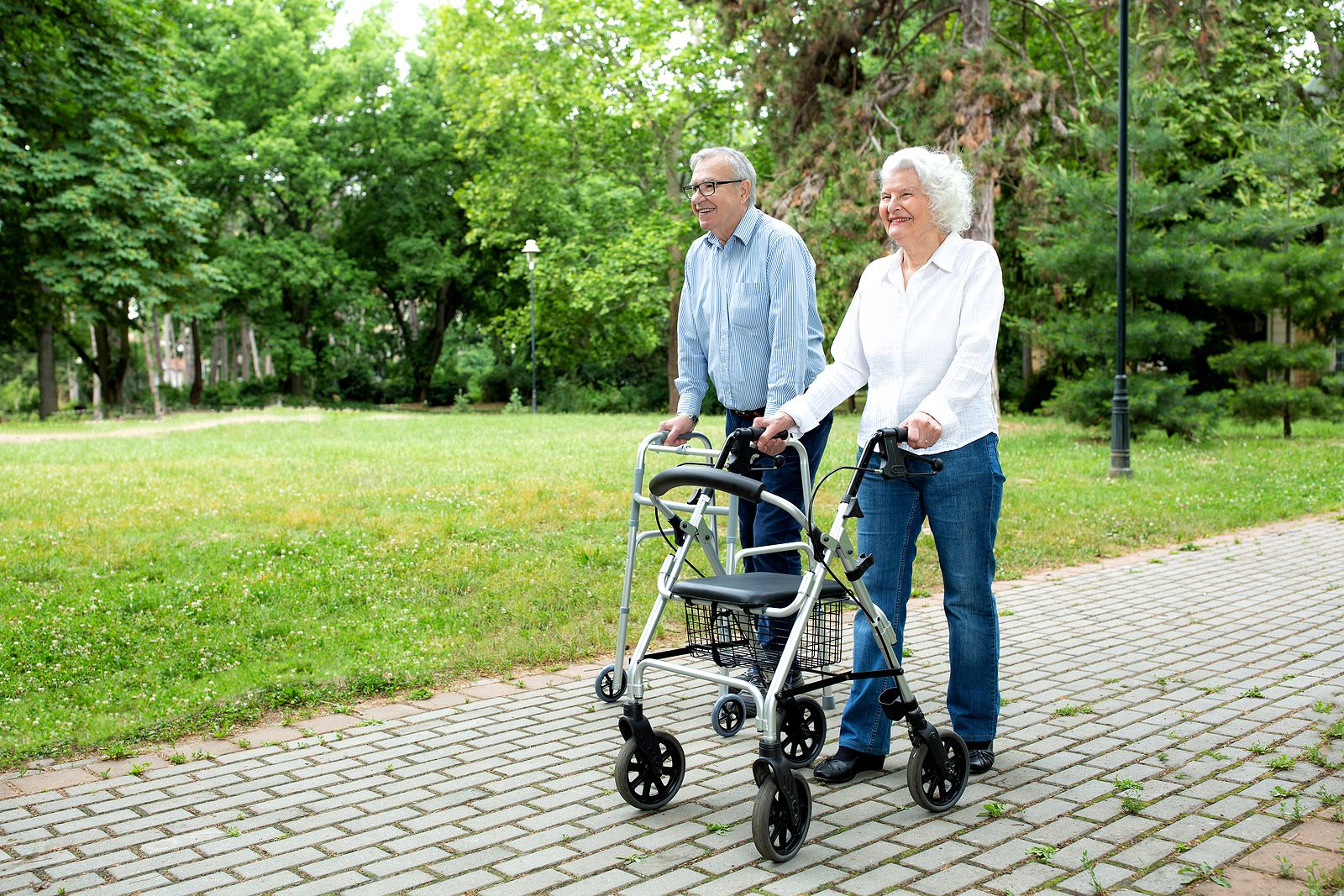 Ayudas para mayores: usar correctamente un andador