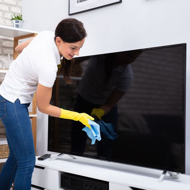 Steps to clean your television without damaging it