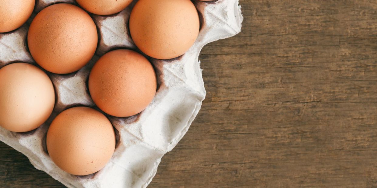 La verdadera razón por la que debes conservar los huevos en la nevera  (aunque en el supermercado no estén refrigerados)