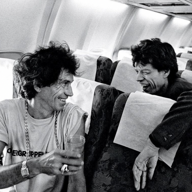 Mick Jagger y Keith Richards en un avión (Foto: Instagram de Mick Jagger)