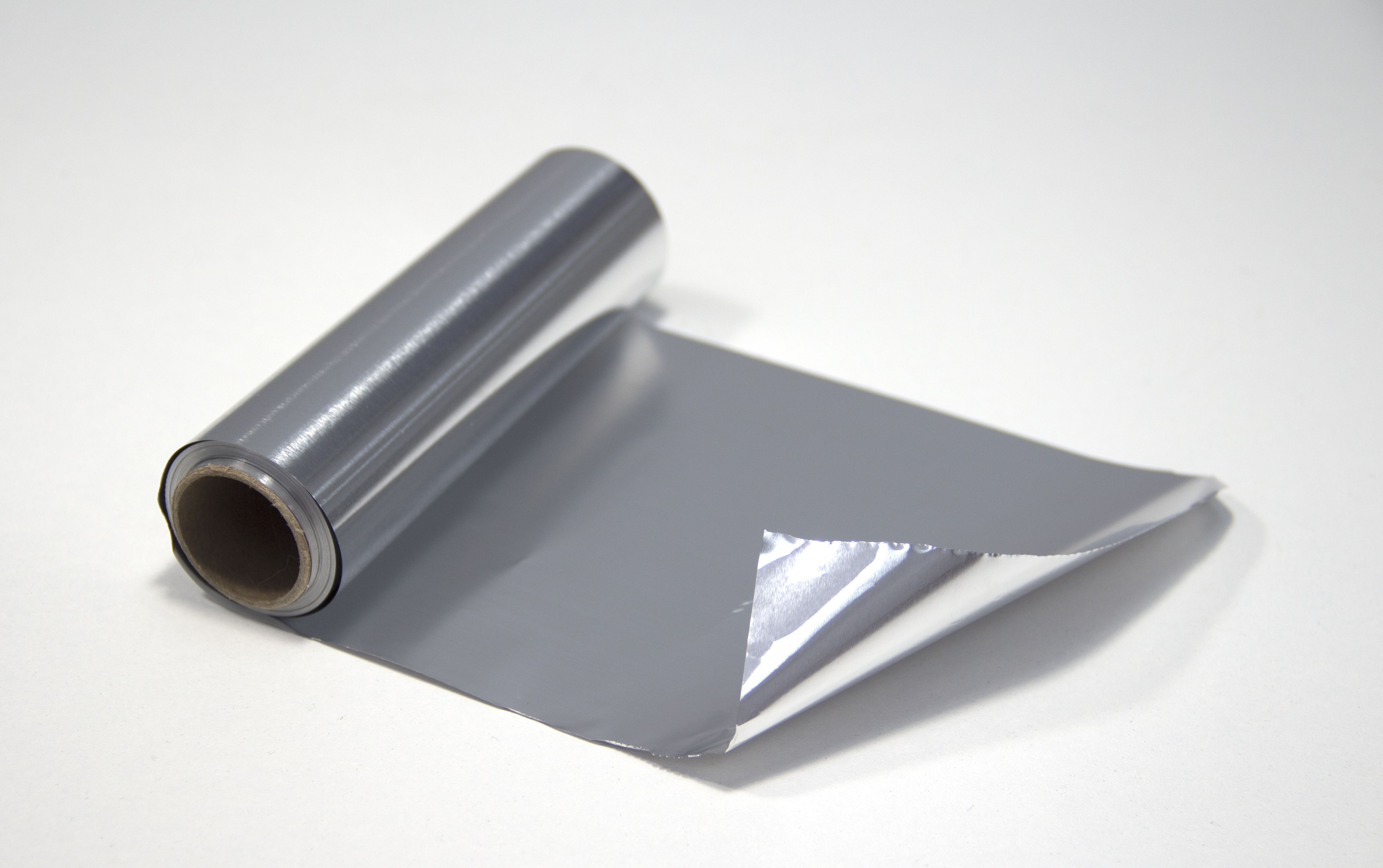 El papel de aluminio: ¿qué cara va hacia afuera?