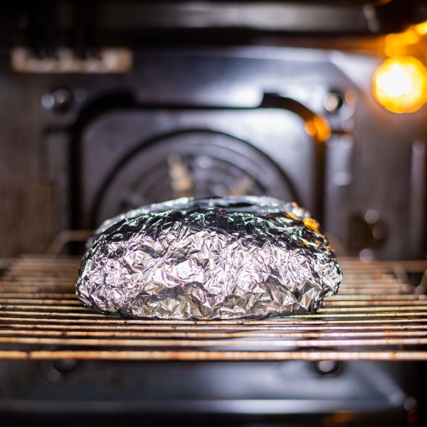 Es peligroso utilizar papel de aluminio a la hora de cocinar alimentos en  el horno?