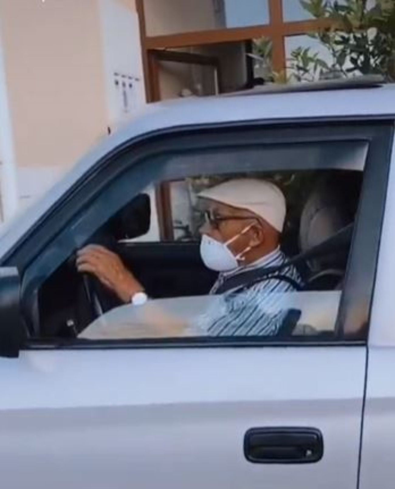 El inesperado problema de un hombre al renovar el carnet de conducir a los 101 años