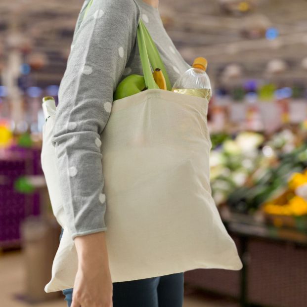 Bolsa de plástico, de papel o de tela: ¿cuál es (de verdad) más sostenible?