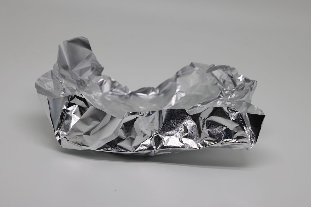El uso del papel aluminio para conservar nuestras comidas es seguro? -  Mejor con Salud