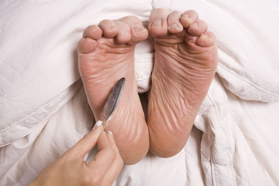 ¿Por qué tenemos tantas cosquillas en los pies?