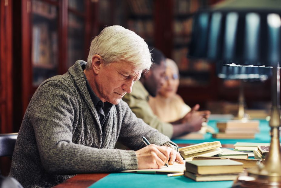 Más de 2.200 mayores de 65 años están matriculados en las universidades gallegas. Foto: Bigstock