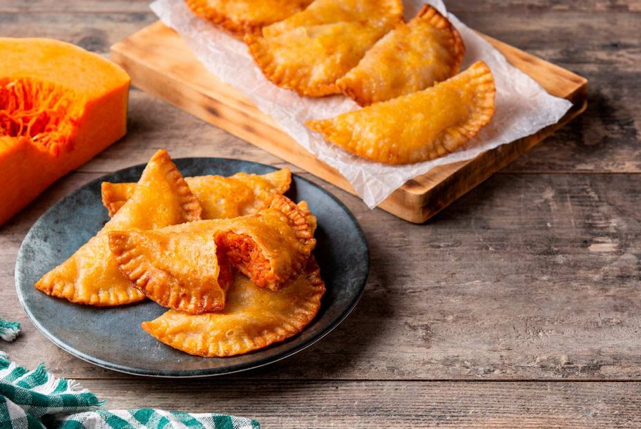 Cómo hacer empanadillas dulces de calabaza totanera. Foto: Bigstock